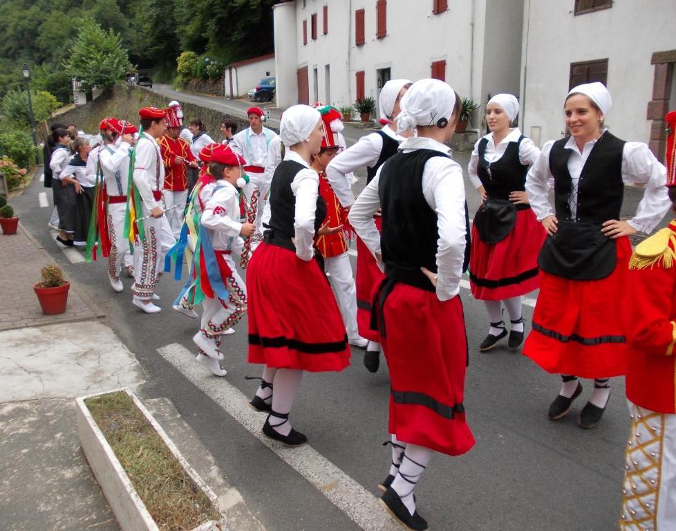 Hotel Le Clementenia Arnéguy Zewnętrze zdjęcie